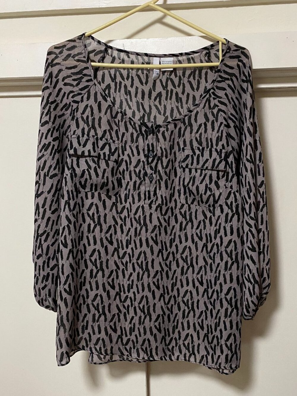 Sami & Jo, long sleeve, slightly sheer, gray w/black blouse, size XL